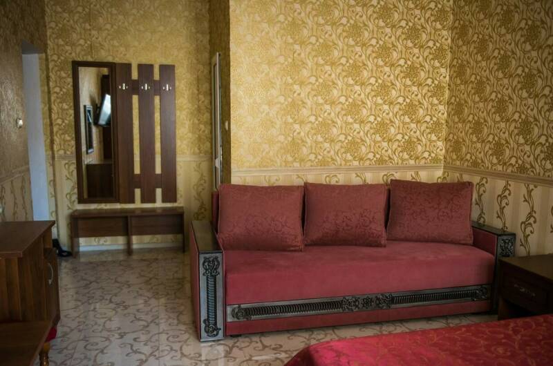 «Полулюкс» 4-х местный с балконом