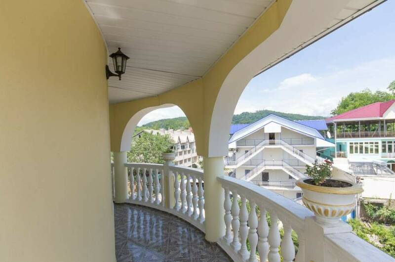 Комфортный номер с большим круглым балконом