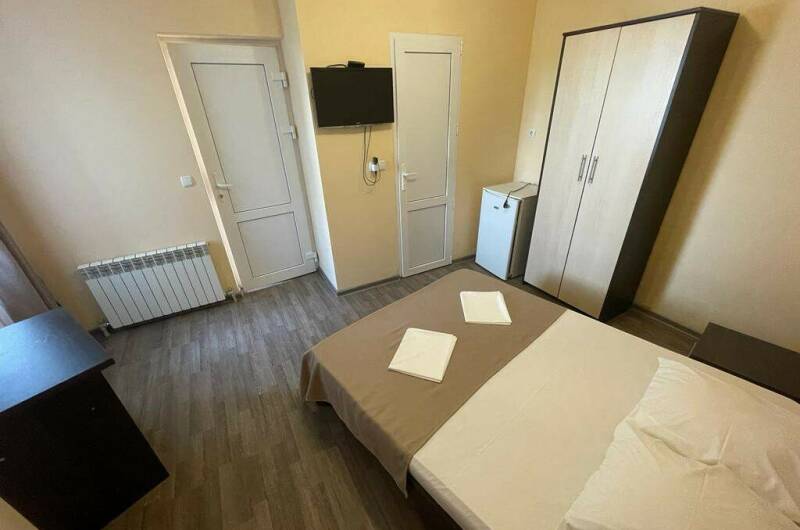 Двухместная комната со своей кухней, первый этаж