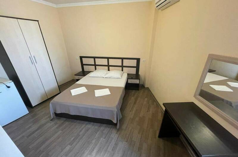 Двухместная комната со своей кухней, первый этаж