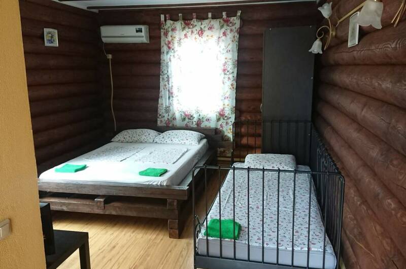 Трехместный «Полулюкс» (деревянный сруб)