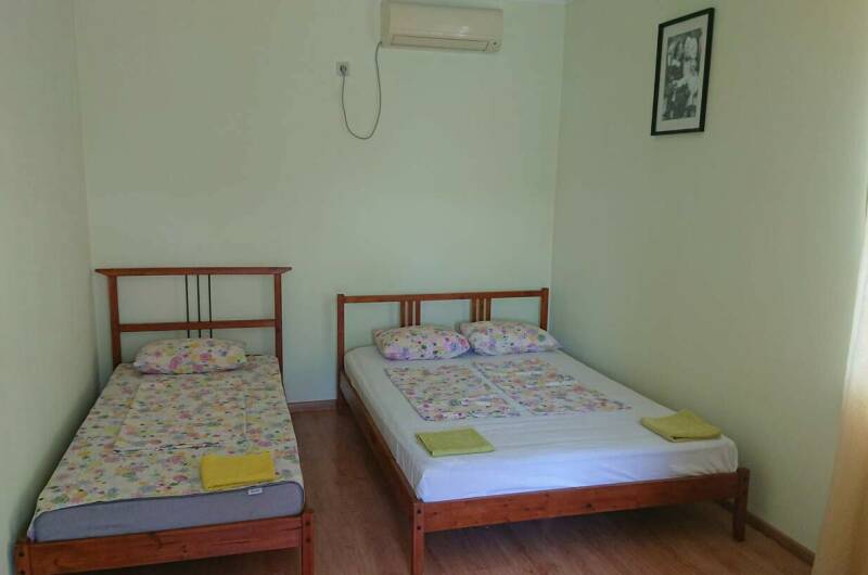 Трехместный «Полулюкс» (Кирпичный дом 2-й этаж)