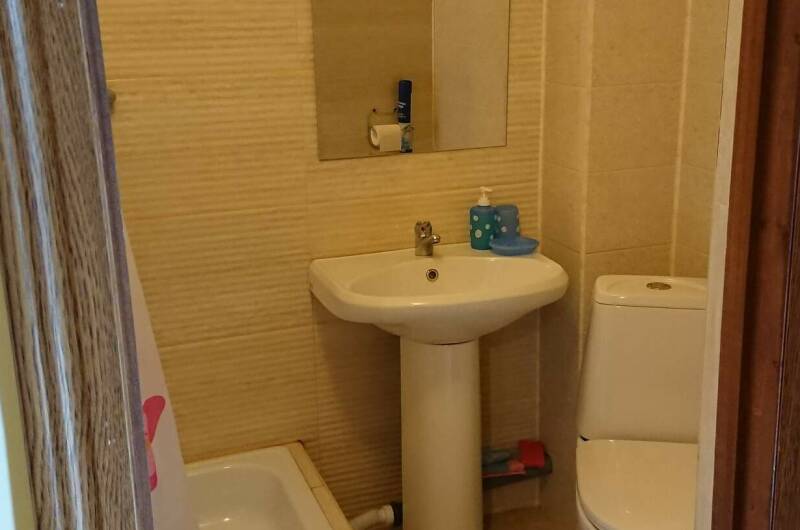 Трехместный «Полулюкс» в деревянном срубе