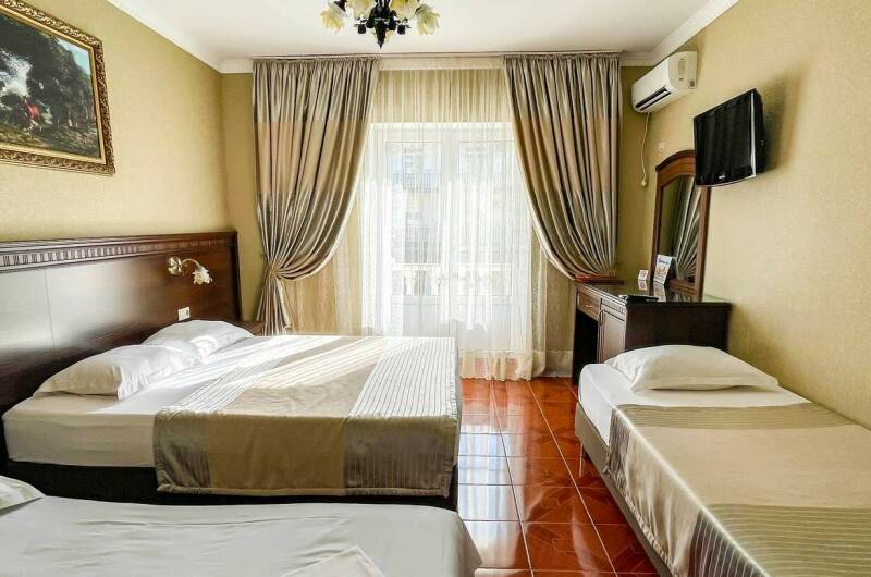 5-ти местный Полулюкс с балконом и видом на море