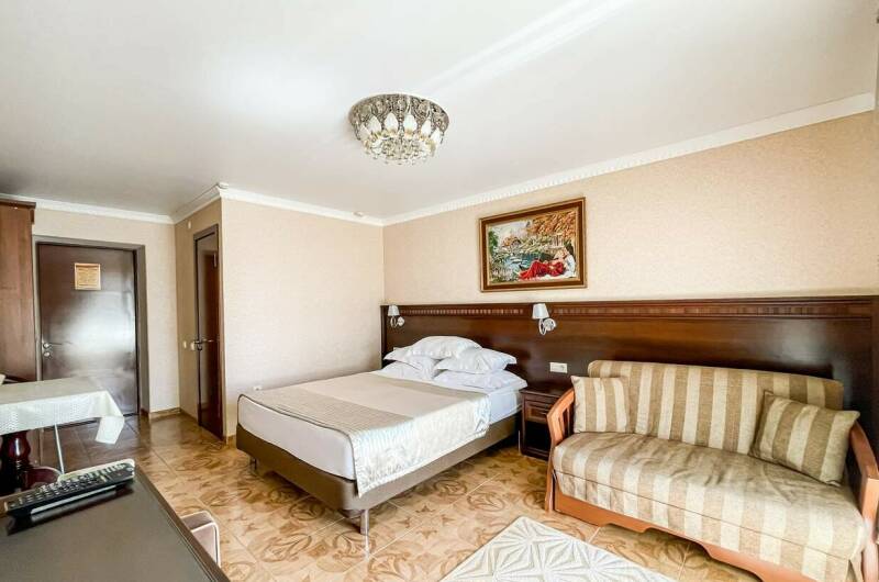 5-ти местный Полулюкс с балконом и видом на море