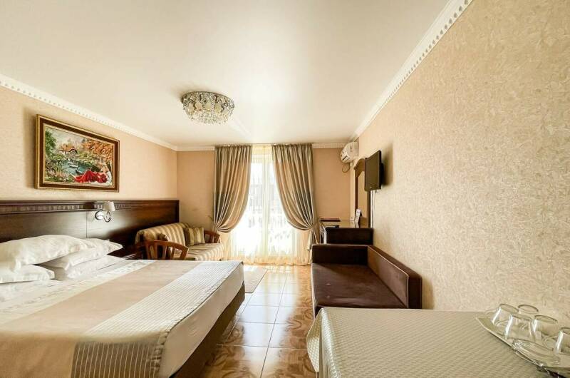 5-ти местный Полулюкс с балконом и видом на море