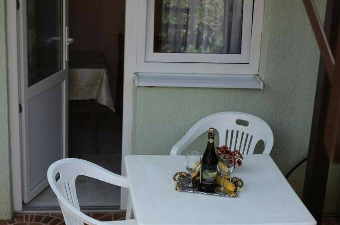 Домик с кухней и беседкой