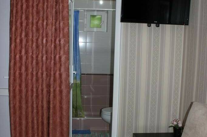 Домик с кухней и беседкой