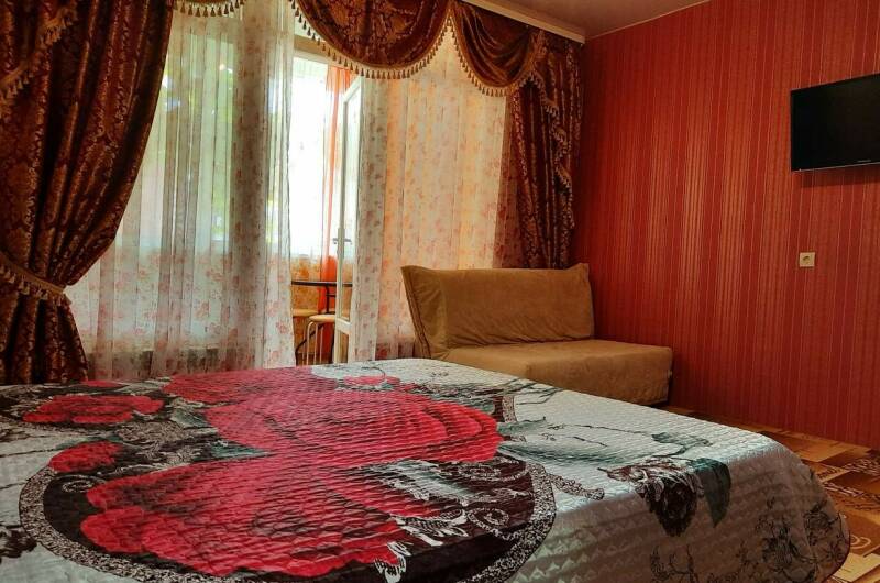 Комната с удобствами на 2−4 человека с кухней