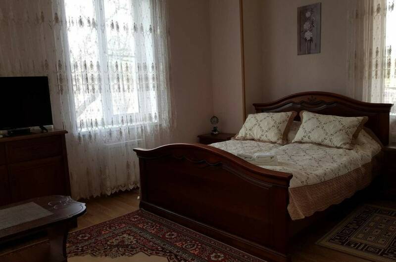 Трёхместный номер с удобствами № 8