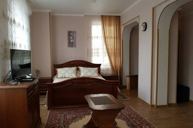 Трёхместный номер с удобствами № 8