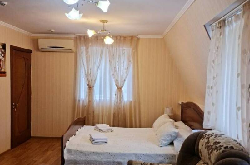 Трёхместный номер с удобствами номер 10