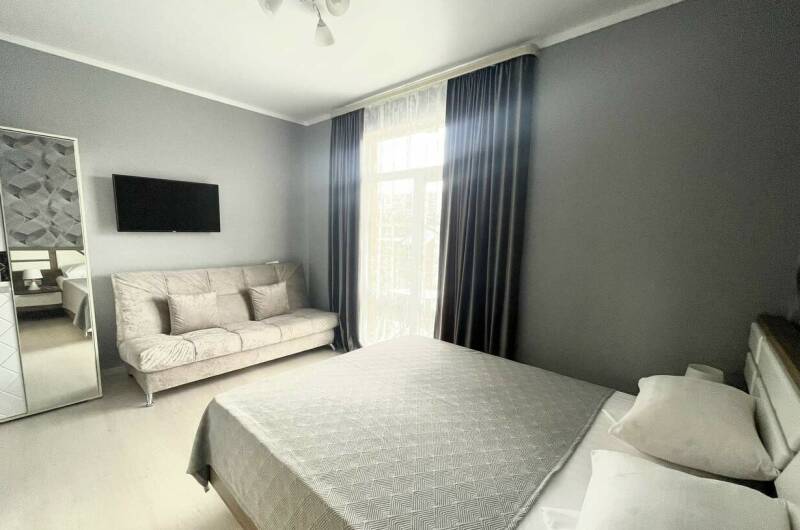 Четырехместный номер с индивидуальным балконом