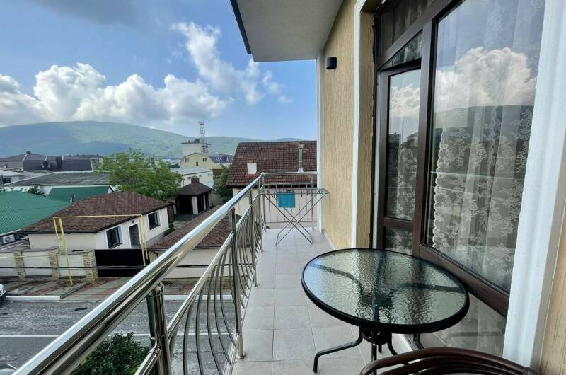 Четырехместный номер с индивидуальным балконом