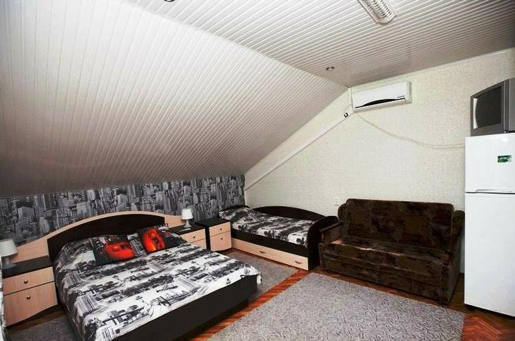 Трехместный номер с удобствами на этаже