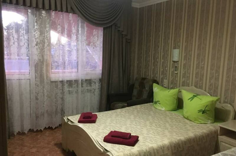 Трехместный полулюкс с балконом и видом на море