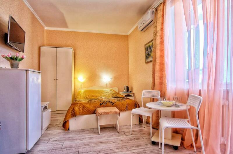 Трехместный номер с удобствами и балконом