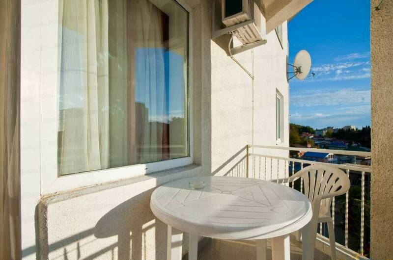 Трехместный номер с удобствами и балконом