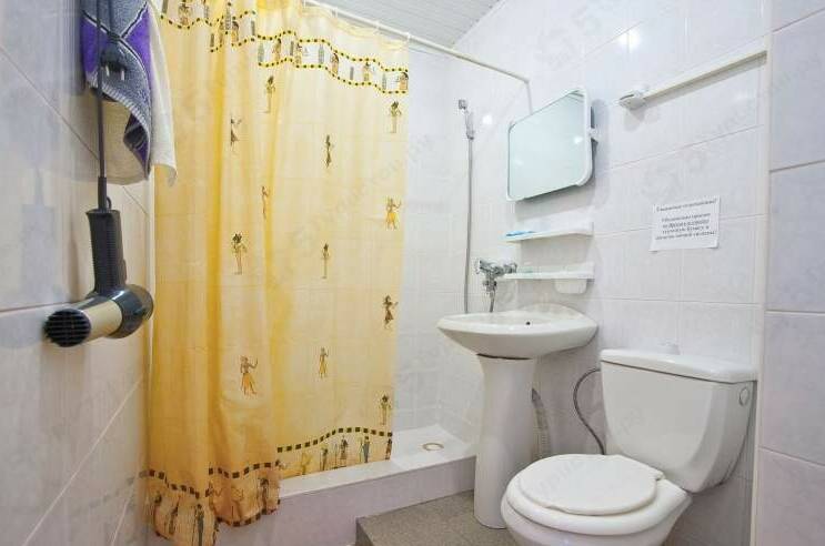 Трехместный номер с удобствами и балконом