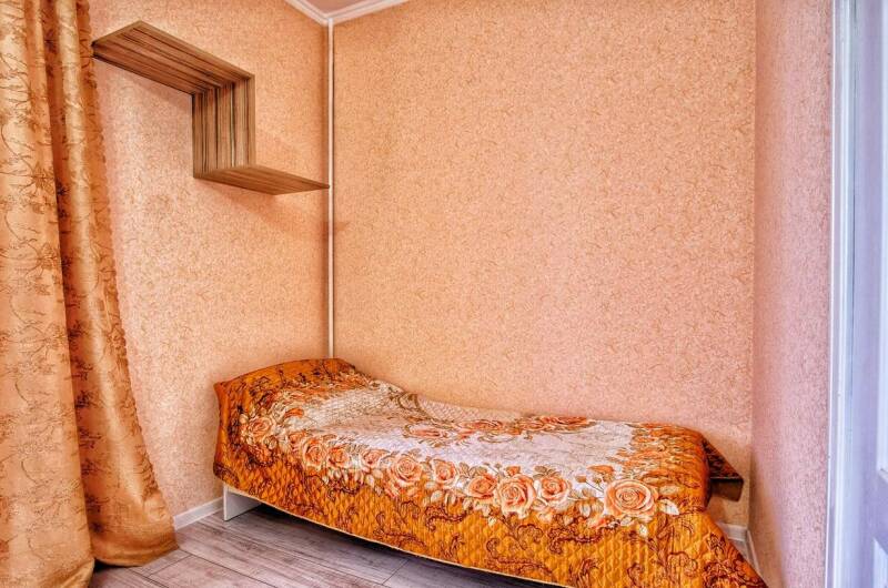 Трехместный номер с удобствами и балконом