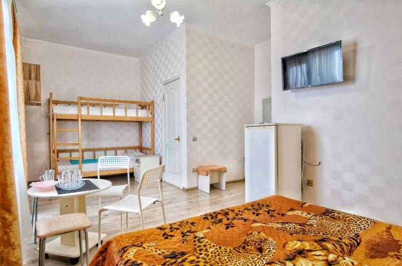 Четырехместный номер с удобствами, балконом