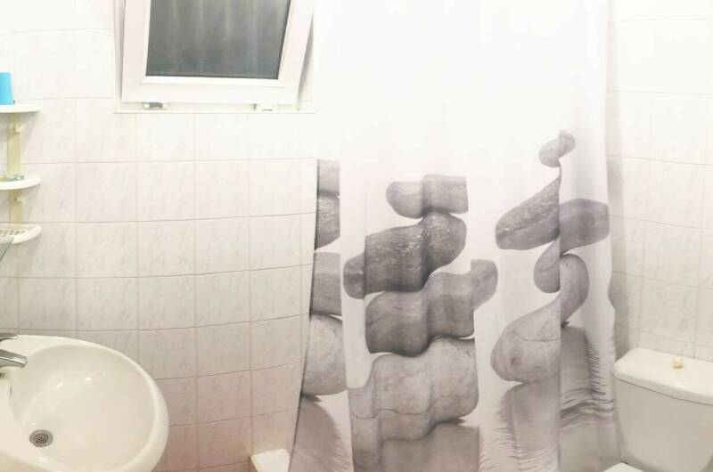 Трехместный номер с удобствами без балкона