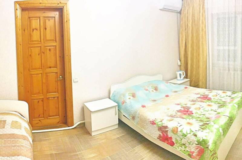 Трехместный номер с удобствами без балкона