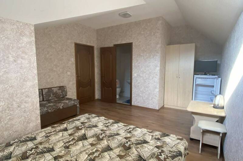 Трёхместный номер с удобствами