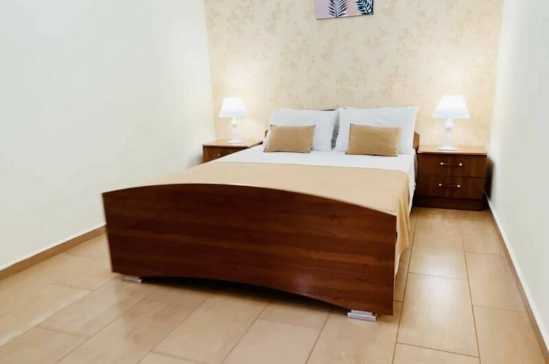 Двухместный двуспальная кровать