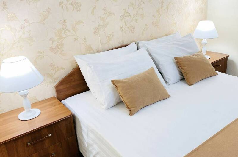 Двухместный двуспальная кровать