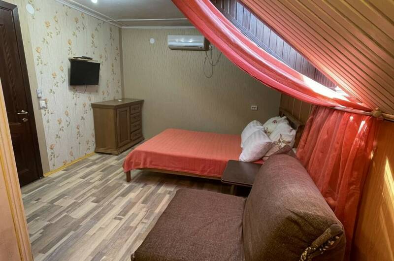 № 33 Полулюкс мансардный 3-х местный