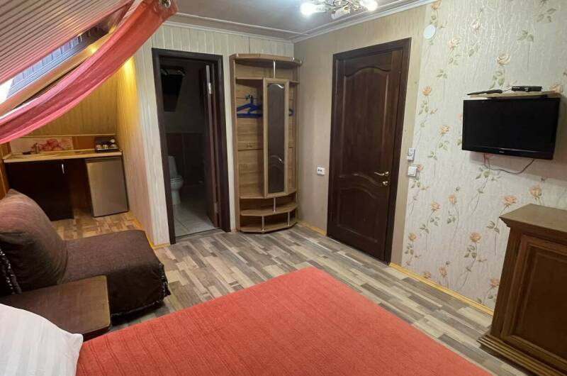 № 33 Полулюкс мансардный 3-х местный