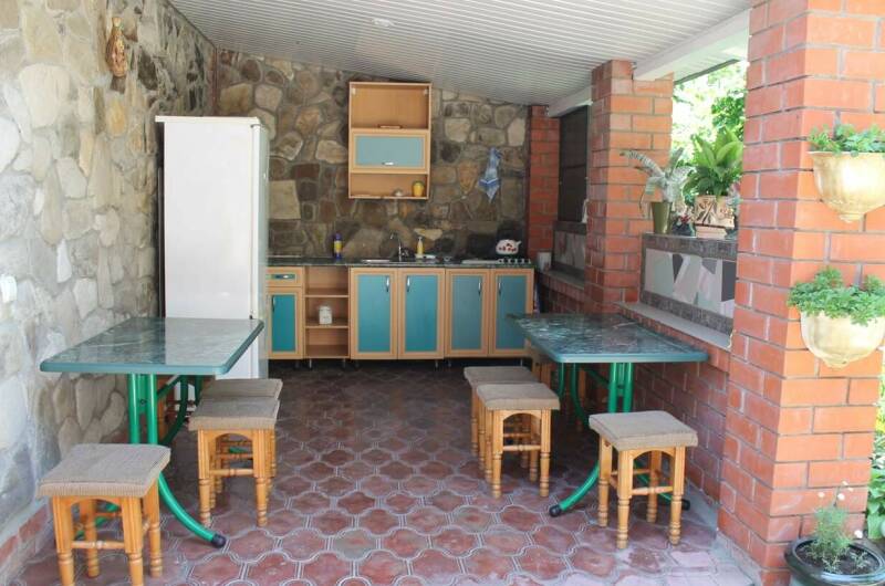 4-х местный с кухней во дворе