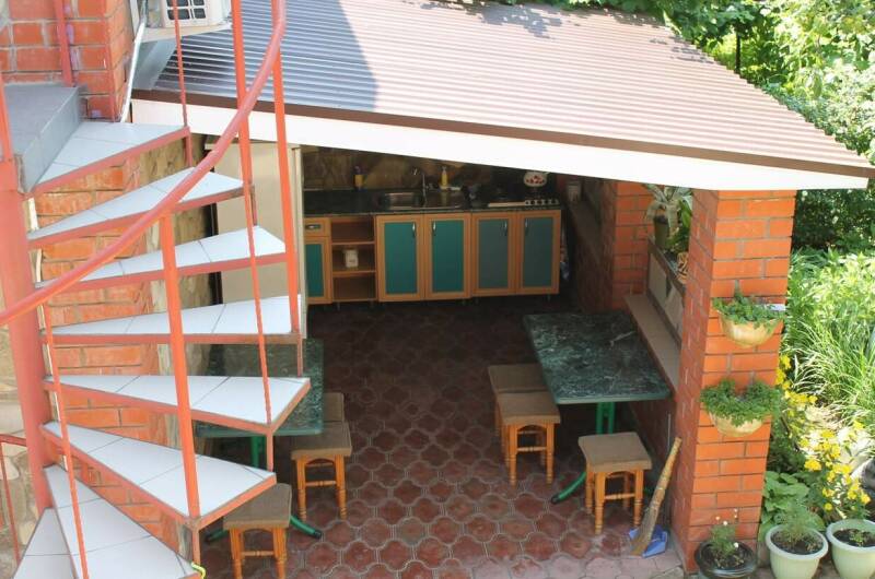 4-х местный с кухней во дворе