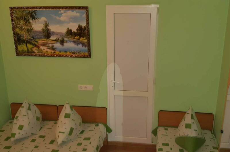 Стандартный трехместный номер с балконом