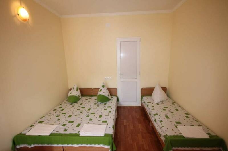 Стандартный трехместный номер с балконом