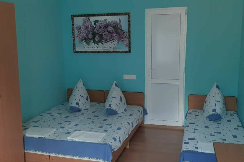 Стандартный трехместный номер с балконом