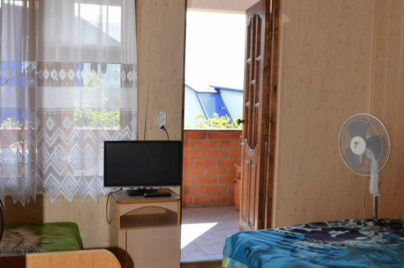 Трёхместный номер «Эконом» класса с балконом