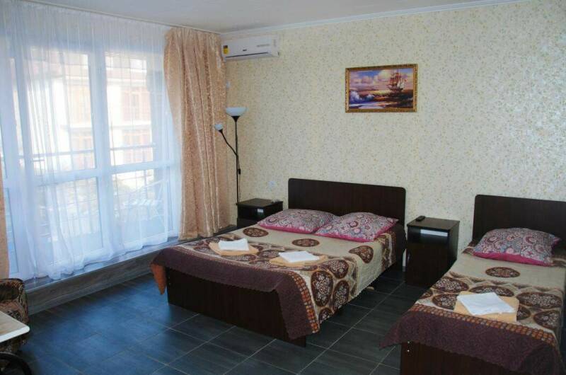 «Люкс» 3-х местный с балконом (3 этаж)