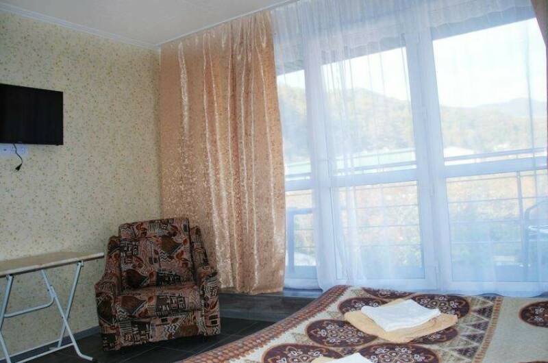 «Люкс» 3-х местный с балконом (3 этаж)