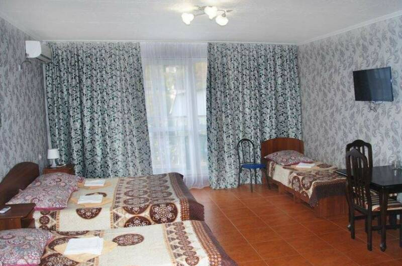 «Люкс» 4-х местный с балконом (3 этаж)