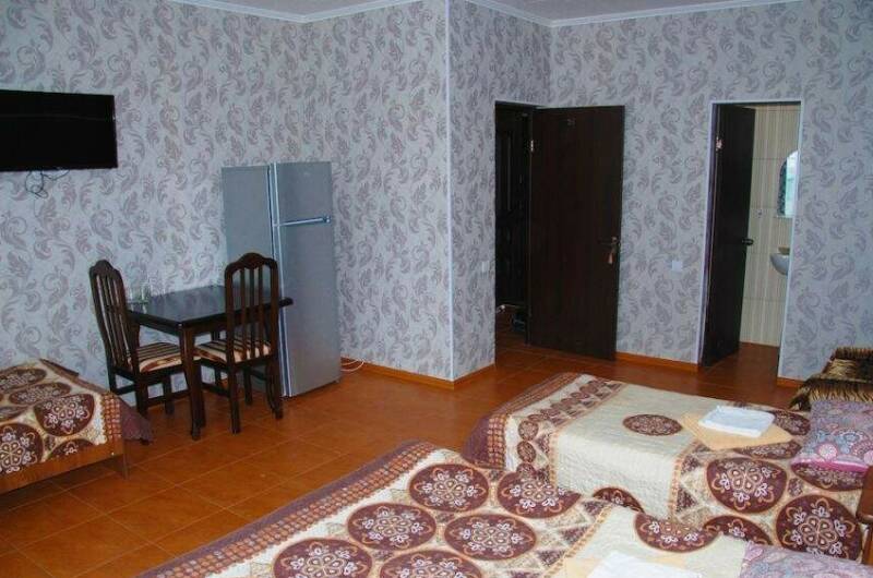 «Люкс» 4-х местный с балконом (3 этаж)