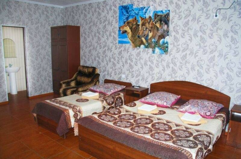 «Люкс» 4-х местный с балконом (3 этаж)