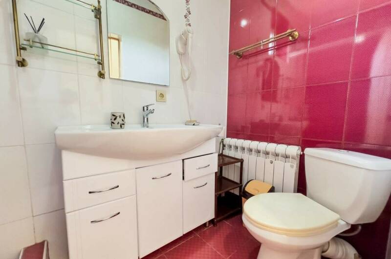 «Домик-люкс» 5-ти местн. 2 комн. с двором и кухней