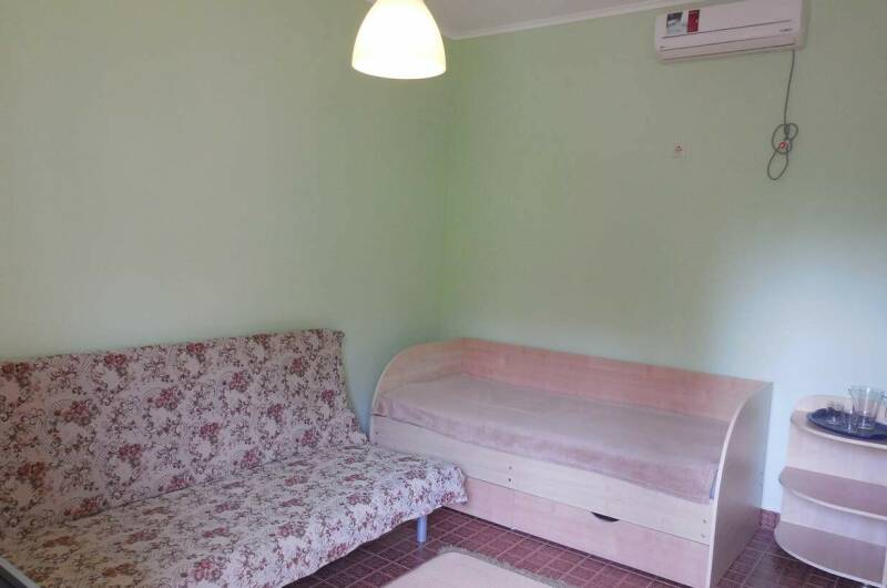 Трехместный