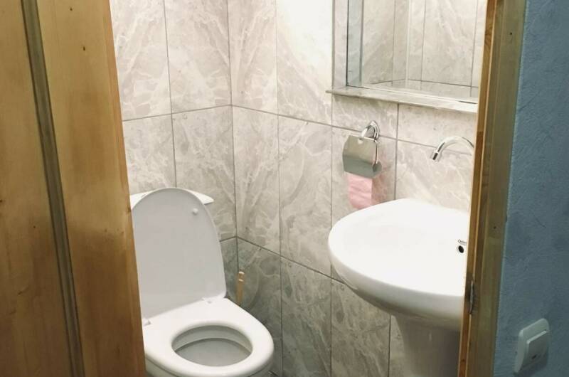 Двухместная комната с туалетом, конд. и тв. № 2