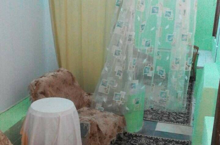 Трехместная комната на цокольном этаже