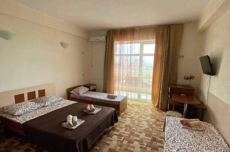 Номер «Комфорт» 4-местный с балконом