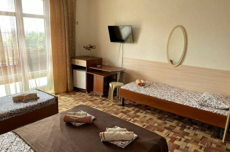 Номер «Комфорт» 4-местный с балконом