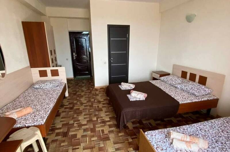 Номер «Комфорт» 4-местный с балконом